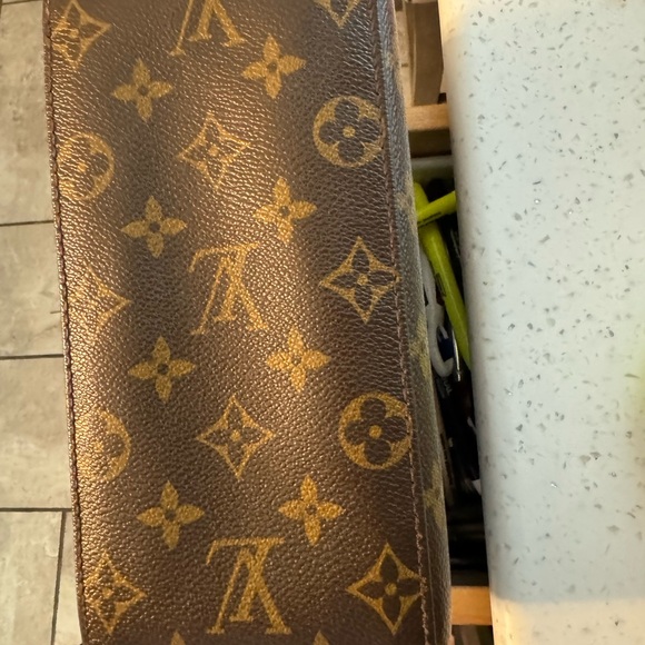 Louis Vuitton Looping MM - Picture 12 of 16